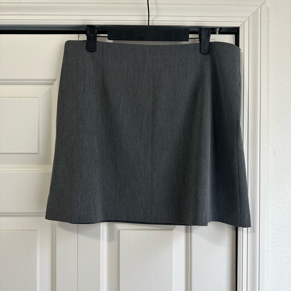 Djerf Avenue Must Have Mini Skirt in Grey